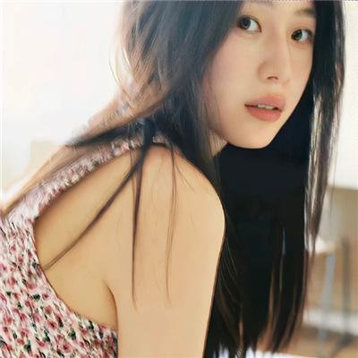 红鞋男子